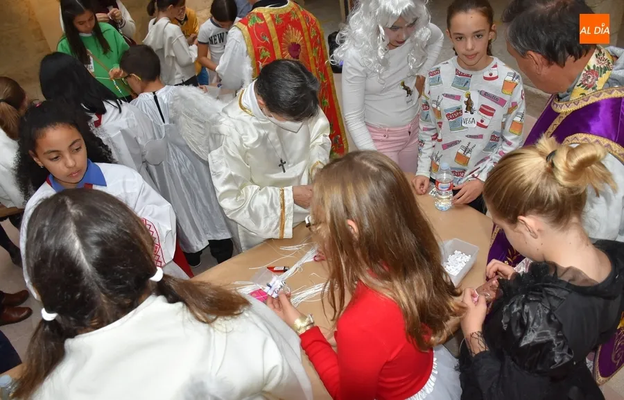 Foto 5 - Un centenar de ni&ntilde;os toma parte en el festivo regreso de Holywins