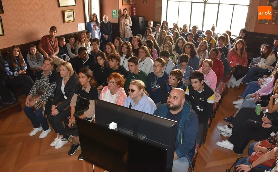 Foto 2 - El IES Campo Charro de La Fuente ejerce de anfitri&oacute;n de alumnos de Eslovenia, Italia, B&eacute;lgica y Polonia