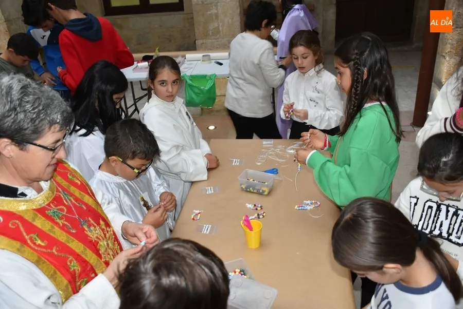 Foto 6 - Un centenar de ni&ntilde;os toma parte en el festivo regreso de Holywins