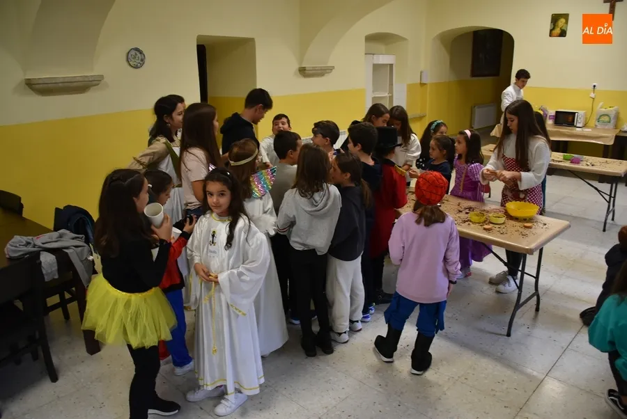 Foto 10 - Un centenar de ni&ntilde;os toma parte en el festivo regreso de Holywins