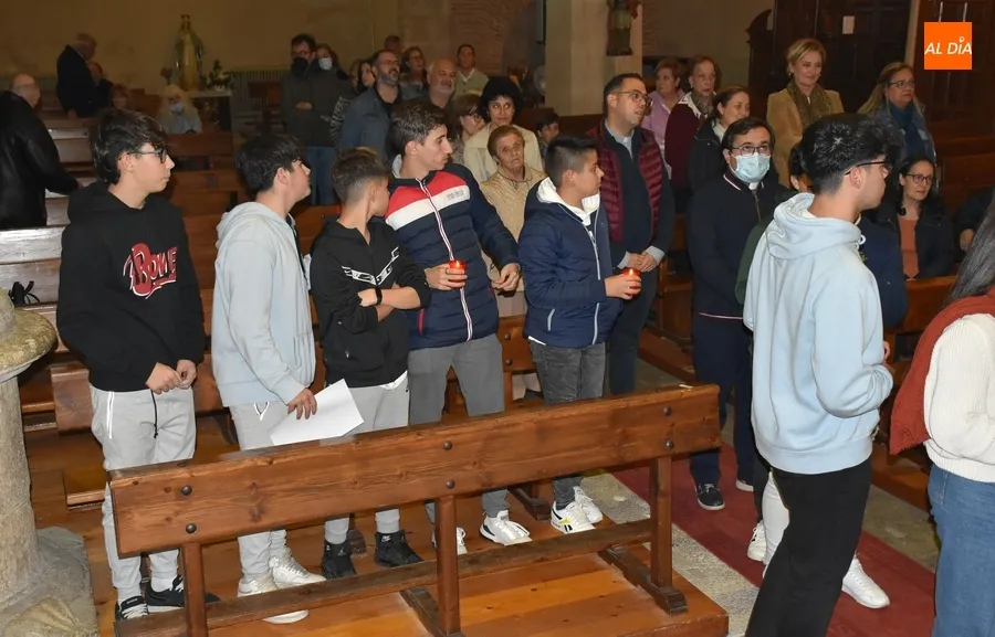 Foto 7 - La Di&oacute;cesis enciende la luz para sentirse cerca de sus misioneros