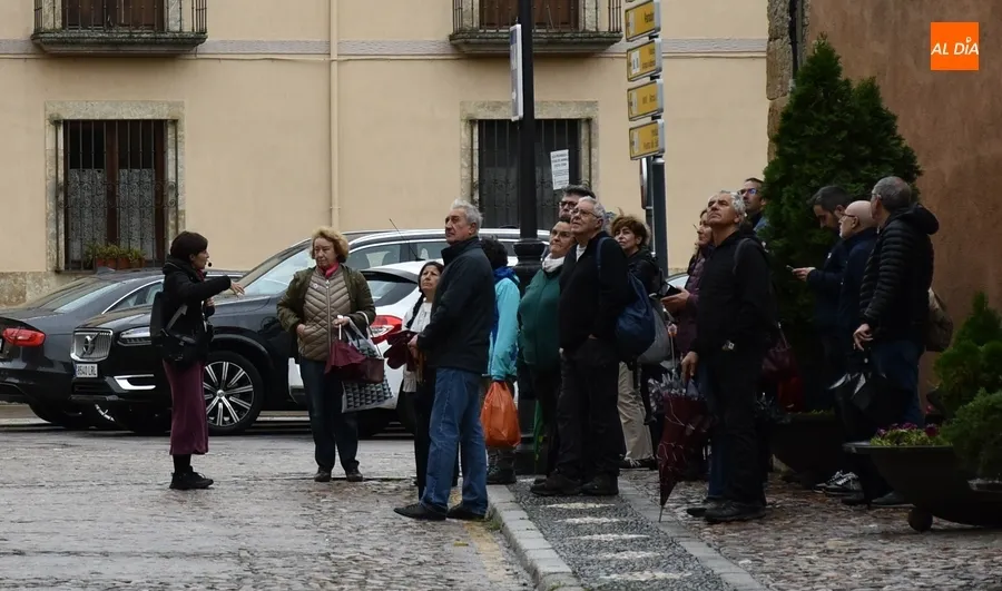 Foto 8 - At&iacute;pico lunes con mercado de los martes a cubierto, sin cole, con turistas y bastantes coches