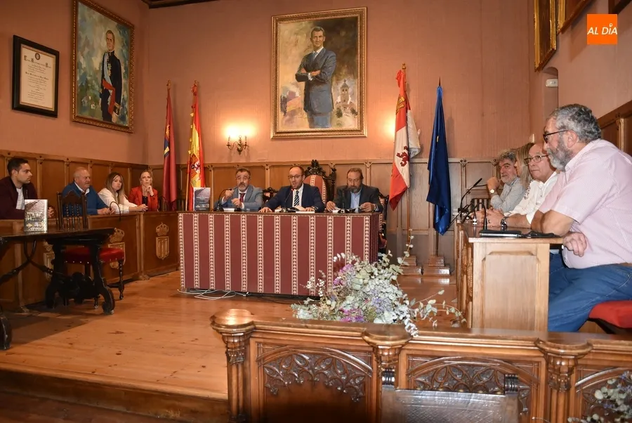 Foto 2 - Presentado el 1&ordm; tomo de la nueva Historia de la ciudad, que se espera que llegue &ldquo;a todas las casas&rdquo;