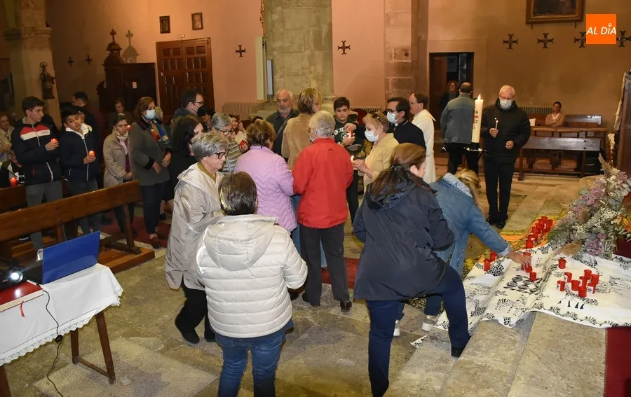 Foto 11 - La Di&oacute;cesis enciende la luz para sentirse cerca de sus misioneros