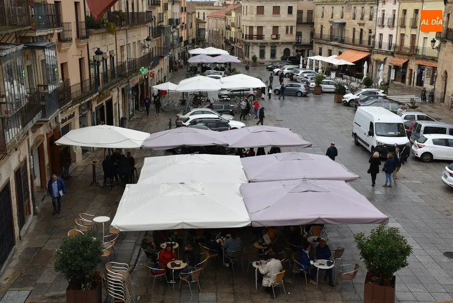Foto 7 - At&iacute;pico lunes con mercado de los martes a cubierto, sin cole, con turistas y bastantes coches