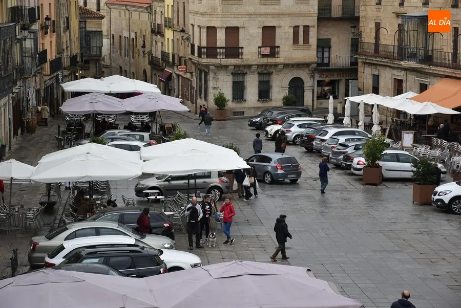Foto 6 - At&iacute;pico lunes con mercado de los martes a cubierto, sin cole, con turistas y bastantes coches