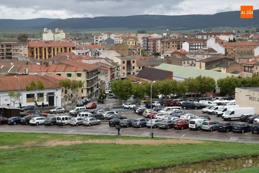 Foto 4 - At&iacute;pico lunes con mercado de los martes a cubierto, sin cole, con turistas y bastantes coches