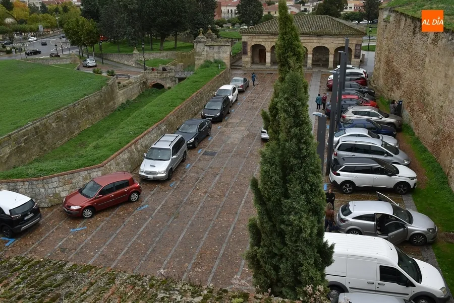 Foto 3 - At&iacute;pico lunes con mercado de los martes a cubierto, sin cole, con turistas y bastantes coches