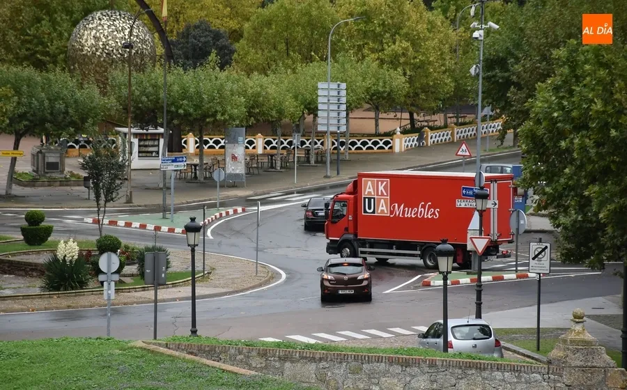 Foto 2 - At&iacute;pico lunes con mercado de los martes a cubierto, sin cole, con turistas y bastantes coches