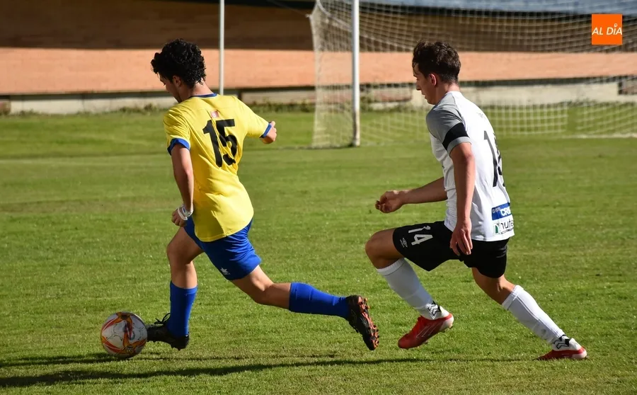 Foto 10 - Peleada victoria del Ciudad Rodrigo ante el Atl&eacute;tico Mansill&eacute;s