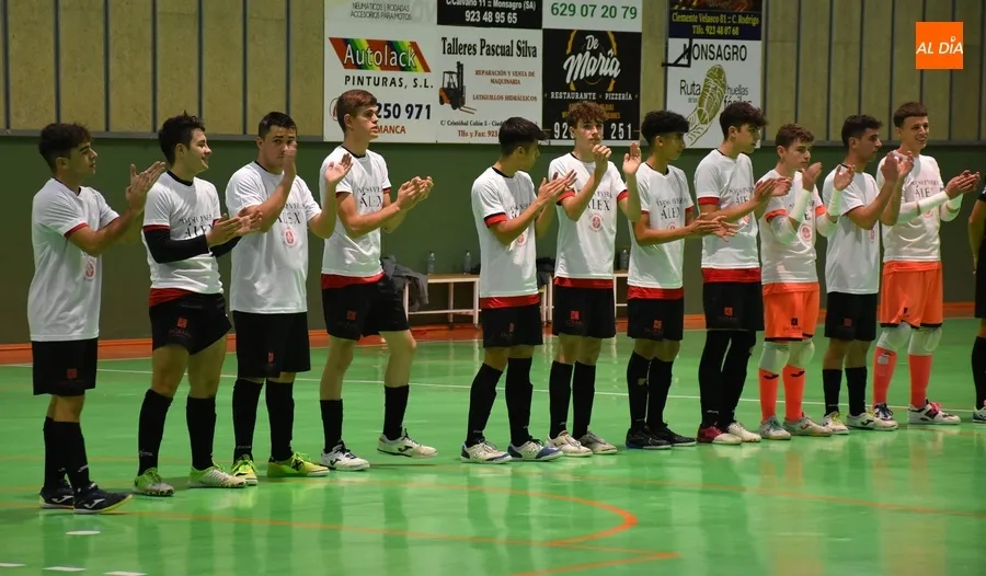 Foto 3 - El III Juvenil le juega de t&uacute; a t&uacute; al l&iacute;der en un gran partido pero no obtiene premio