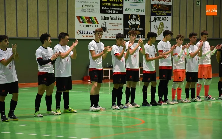Foto 4 - El III Juvenil le juega de t&uacute; a t&uacute; al l&iacute;der en un gran partido pero no obtiene premio