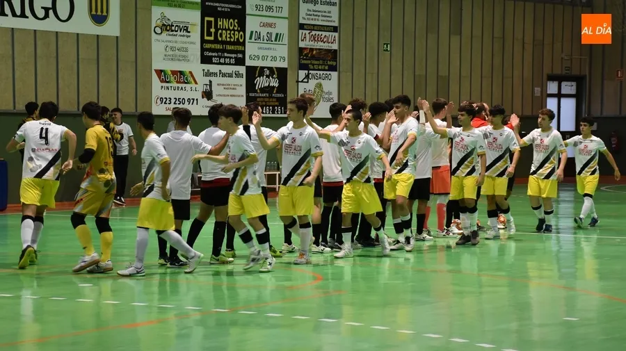 Foto 5 - El III Juvenil le juega de t&uacute; a t&uacute; al l&iacute;der en un gran partido pero no obtiene premio