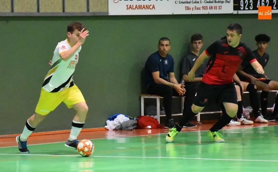 Foto 7 - El III Juvenil le juega de t&uacute; a t&uacute; al l&iacute;der en un gran partido pero no obtiene premio