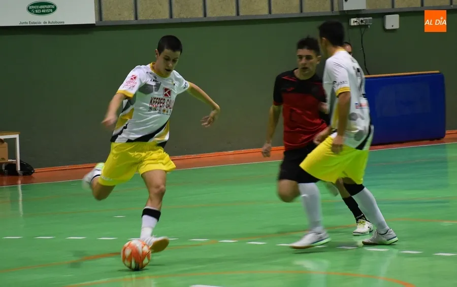Foto 8 - El III Juvenil le juega de t&uacute; a t&uacute; al l&iacute;der en un gran partido pero no obtiene premio
