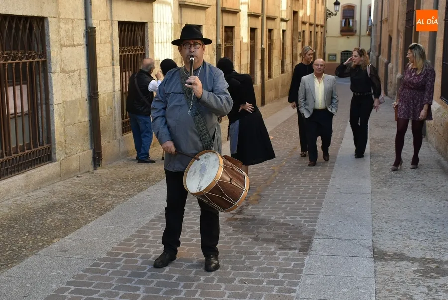 Foto 2 - Ciudad Rodrigo conmemora con teatro callejero el D&iacute;a Internacional de las Mujeres Rurales