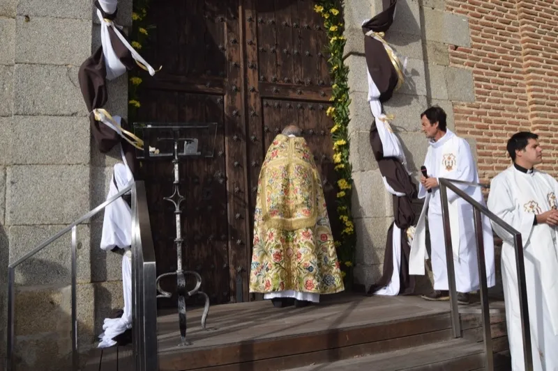 El Monasterio de las Carmelitas de Peñaranda vivía la apertura de la Puerta Santa