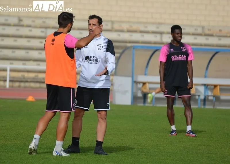 Foto 18 - Borja D&iacute;az y Mawi 'aprietan' en el entrenamiento de Unionistas para volver al grupo