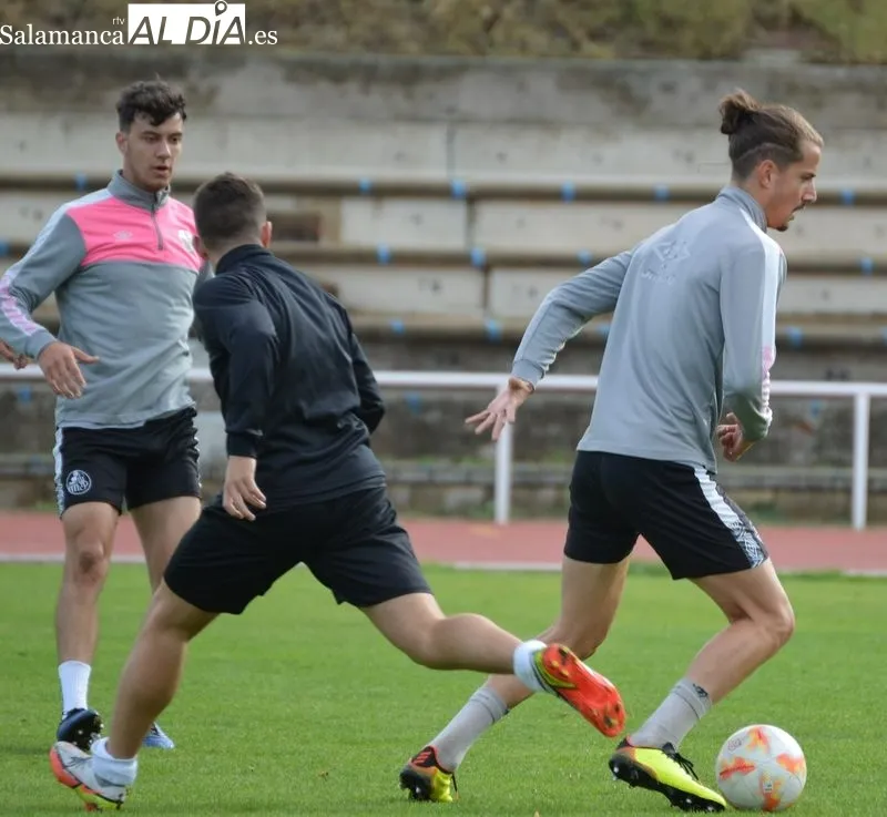 Galería de imágenes del partido entre el primer equipo y el Juvenil Regional / Fotos: Carlos Cuervo