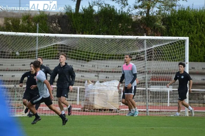 Galería de imágenes del partido entre el primer equipo y el Juvenil Regional / Fotos: Carlos Cuervo