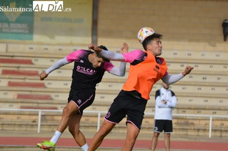 Foto 5 - Borja D&iacute;az y Mawi 'aprietan' en el entrenamiento de Unionistas para volver al grupo