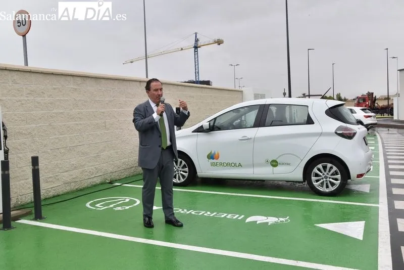 Aparcamiento para coches eléctricos Parque Comercial La Atalaya de Tormes