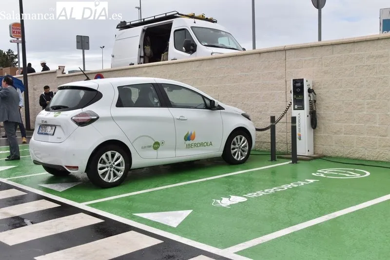 Aparcamiento para coches eléctricos Parque Comercial La Atalaya de Tormes