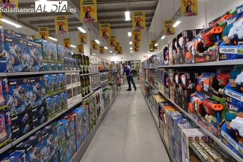 Salamanca estrena este centro comercial que inicia su actividad con cerca de 100 empleos