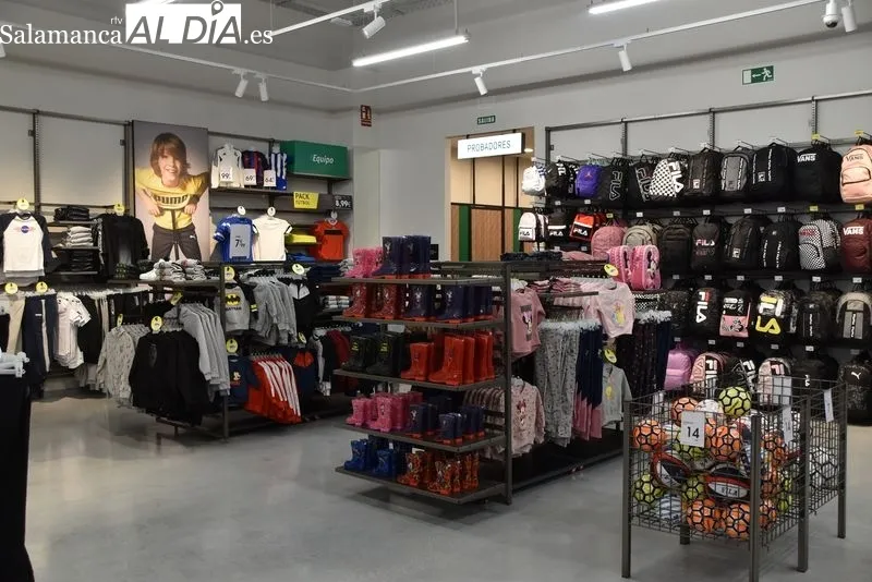 Salamanca estrena este centro comercial que inicia su actividad con cerca de 100 empleos
