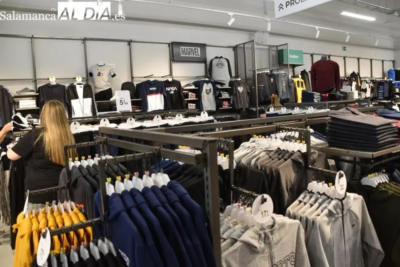 Salamanca estrena este centro comercial que inicia su actividad con cerca de 100 empleos