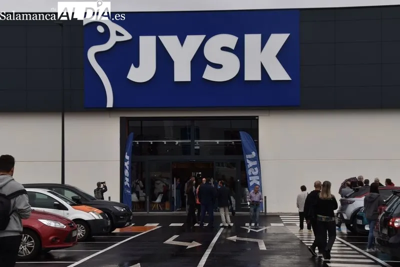 Salamanca estrena este centro comercial que inicia su actividad con cerca de 100 empleos
