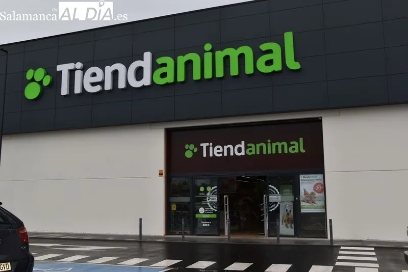 Salamanca estrena este centro comercial que inicia su actividad con cerca de 100 empleos