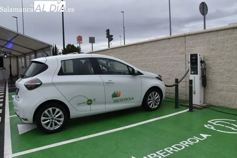 Aparcamiento para coches eléctricos Parque Comercial La Atalaya de Tormes