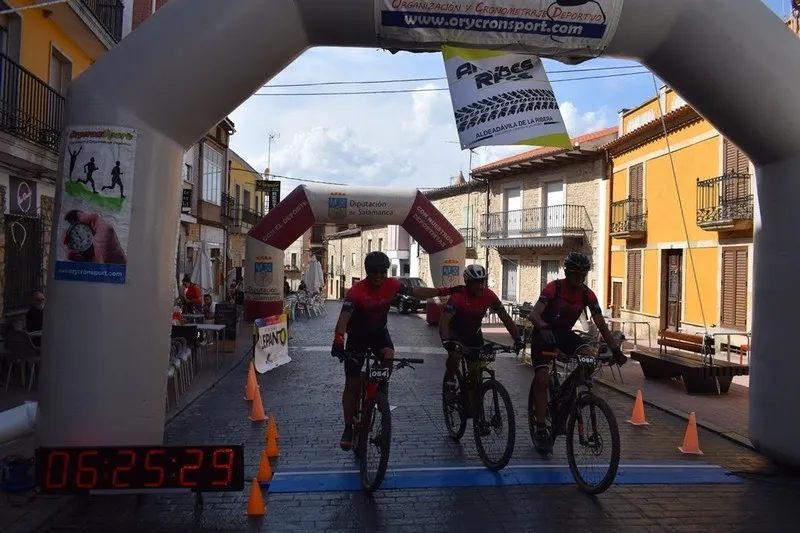 Foto 10 - Javier Manzano y Eva Dom&iacute;nguez se imponen en la VI Arribes Race BTT de Aldead&aacute;vila