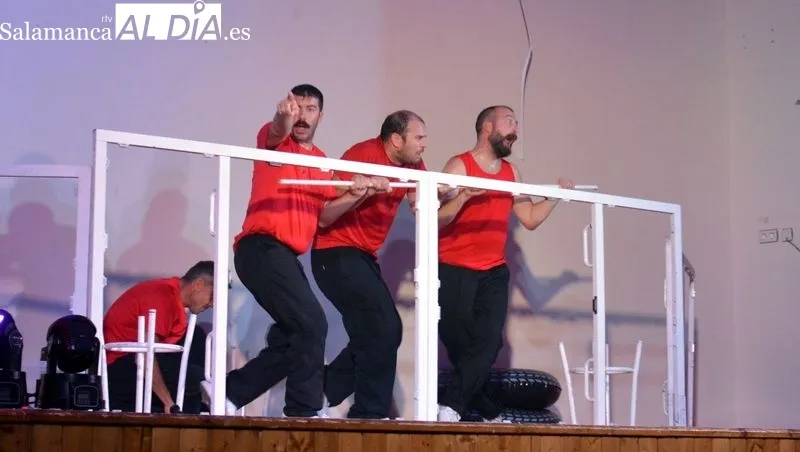 El espectáculo ofreció divertidos schenc