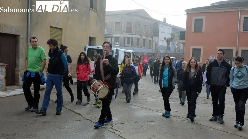 Los caminantes hicieron el recorrido por el entorno del pueblo