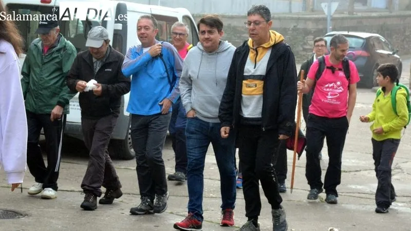Los caminantes hicieron el recorrido por el entorno del pueblo
