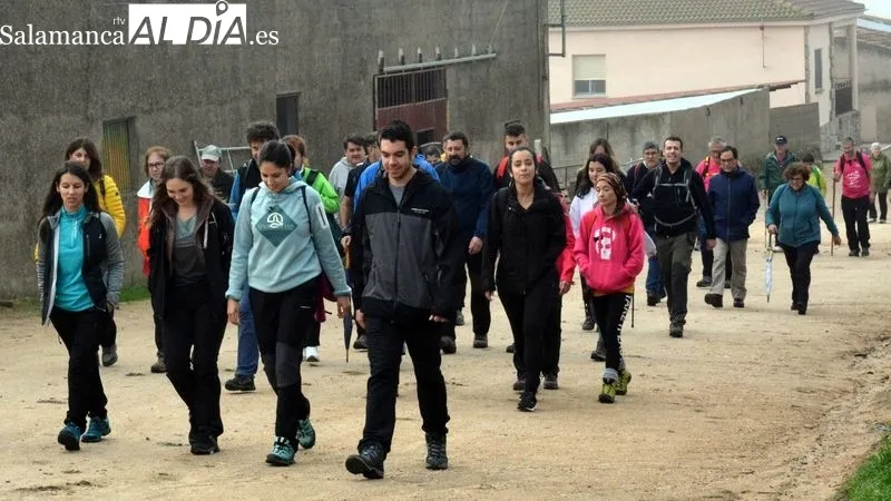 Los caminantes hicieron el recorrido por el entorno del pueblo