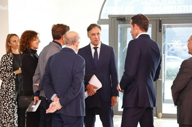 Inauguración en el DA2 de la muestra de todas las obras ganadoras de los Premios BMW de Pintura, desde su primera edición en 1986 hasta la última de 2022. Foto de David Sañudo
