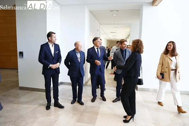 Inauguración en el DA2 de la muestra de todas las obras ganadoras de los Premios BMW de Pintura, desde su primera edición en 1986 hasta la última de 2022. Foto de David Sañudo