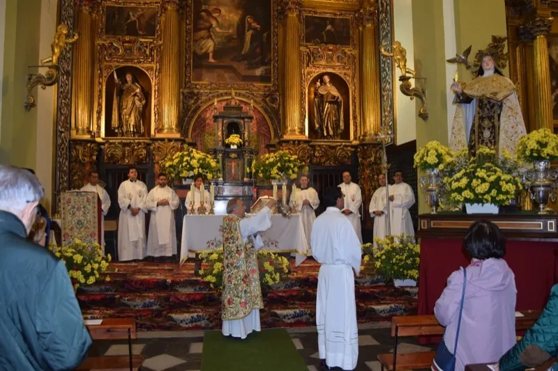 El Monasterio de las Carmelitas de Peñaranda vivía la apertura de la Puerta Santa