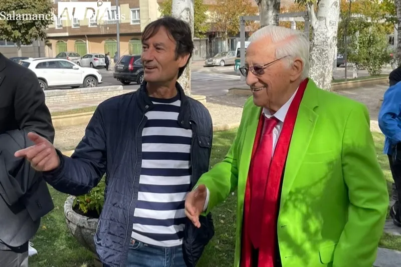 El Padre Ángel inauguraba en Peñaranda la primera ‘Mesa Verde’