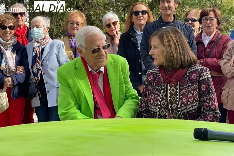 El Padre Ángel inauguraba en Peñaranda la primera ‘Mesa Verde’
