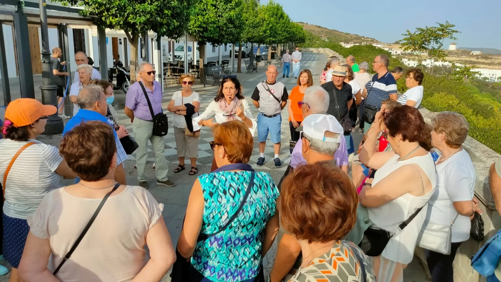 Foto 3 - M&aacute;s de un centenar de personas disfrutan en Cadiz con la excursi&oacute;n de mayores