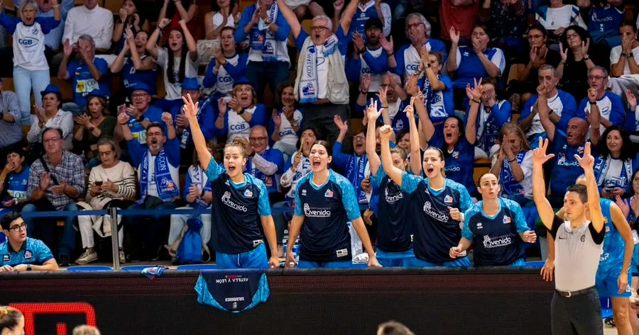 Foto 13 - El Perfumer&iacute;as Avenida pierde con el Valencia Basket y dice adi&oacute;s a la Supercopa en 'semis' (83-71)