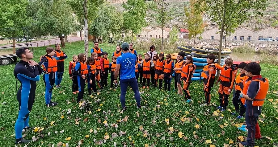 Foto 3 - 25 ni&ntilde;os de toda la provincia surcan el &Aacute;gueda en el programa Multiaventura