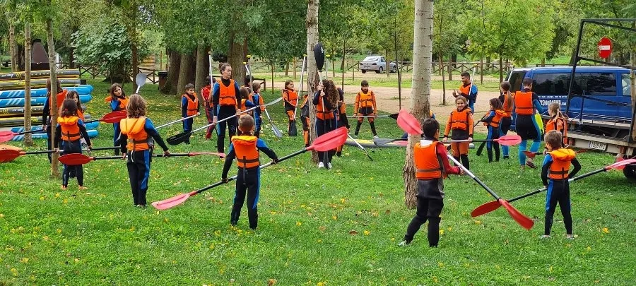 Foto 2 - 25 ni&ntilde;os de toda la provincia surcan el &Aacute;gueda en el programa Multiaventura