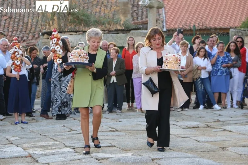 Las hermanas Ana y Alicia Hernández ejercían de Madrinas del Niño Jesús / FOTOS: MANUEL A. H.