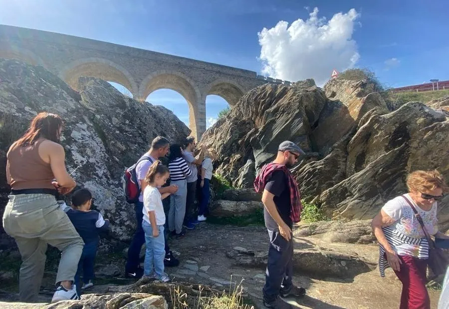 Foto 3 - Siega Verde recibe visitantes de Barcelona y Alicante en el D&iacute;a Europeo del Arte Rupestre
