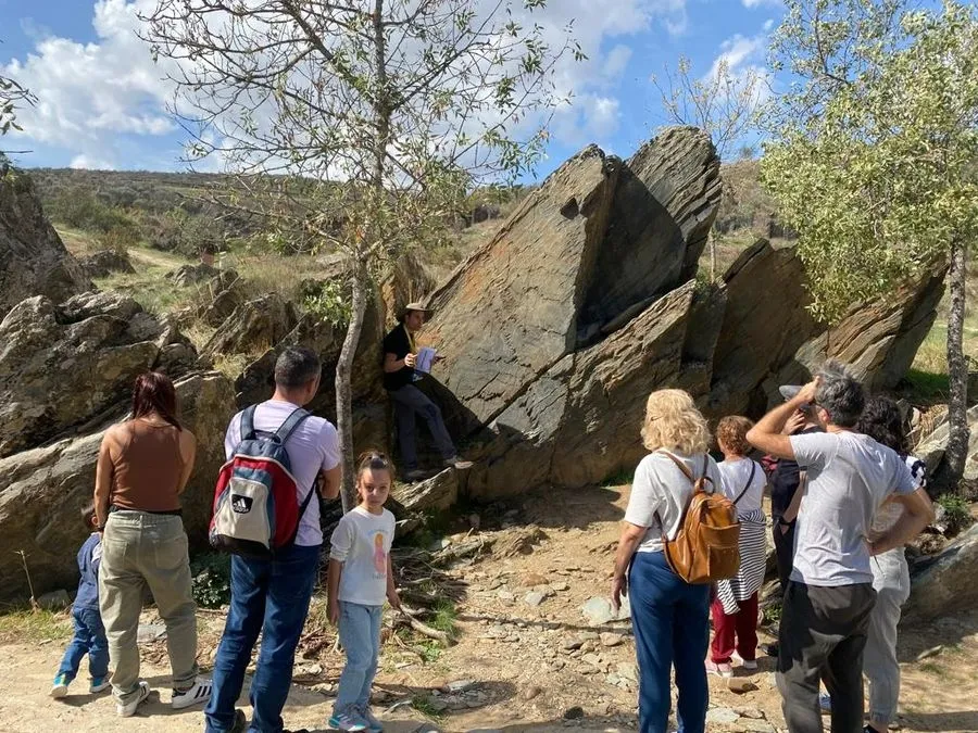Foto 2 - Siega Verde recibe visitantes de Barcelona y Alicante en el D&iacute;a Europeo del Arte Rupestre